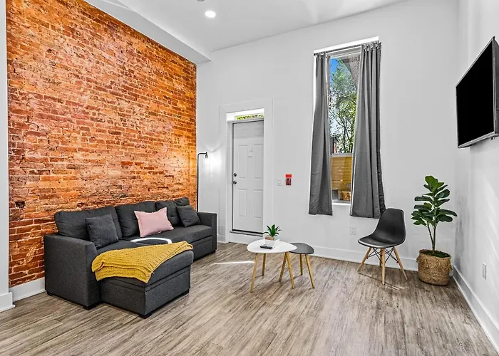 2-Bedroom Luxury Loft Private Parking Ev Charger
